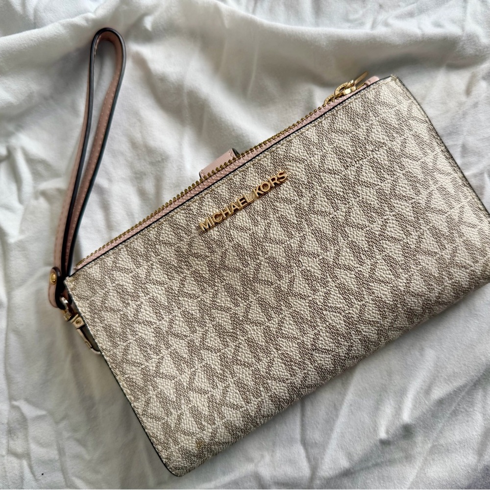 Michael Kors Jet Set Travel Signature Logo Smartphone Wallet Wristlet
